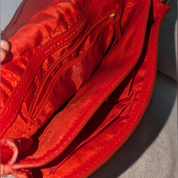 Vintage Marc by Marc Jacobs red leather shoulder messenger bag. - Picture 11 of 12